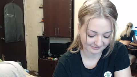 Snapshot of luckyshotgirl chatting on February 2025 06:55:01 PM LuckyShot online show from February 2025 06:55:01 PM