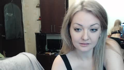 Snapshot of luckyshotgirl chatting on February 2025 08:18:01 PM LuckyShot online show from February 2025 08:18:01 PM