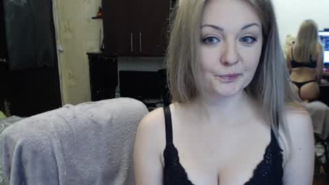 Snapshot of luckyshotgirl chatting on February 2025 06:23:02 PM LuckyShot online show from February 2025 06:23:02 PM