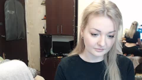 Snapshot of luckyshotgirl chatting on February 2025 01:19:02 PM LuckyShot online show from February 2025 01:19:02 PM