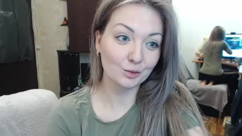 Snapshot of luckyshotgirl chatting on February 2025 09:14:02 PM LuckyShot online show from February 2025 09:14:02 PM