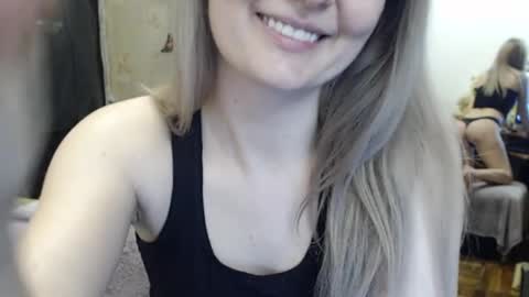 Snapshot of luckyshotgirl chatting on March 2025 07:49:02 PM LuckyShot online show from March 2025 07:49:02 PM