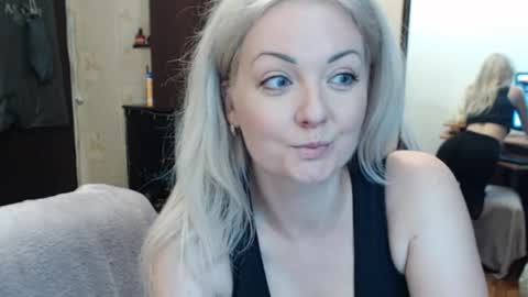 Snapshot of luckyshotgirl chatting on September 2025 04:10:02 PM LuckyShot online show from September 2025 04:10:02 PM