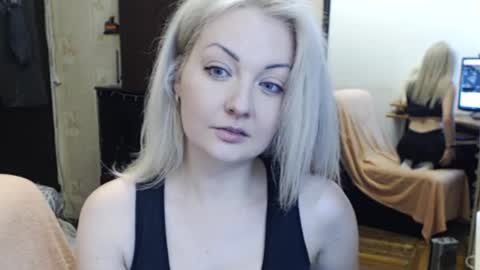 Snapshot of luckyshotgirl chatting on November 2025 03:02:01 PM LuckyShot online show from November 2025 03:02:01 PM