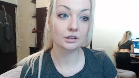 Snapshot of luckyshotgirl chatting on November 2025 04:36:01 PM LuckyShot online show from November 2025 04:36:01 PM