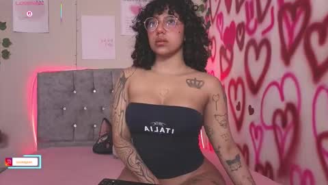 Luanis online show from November 2025 05:17:02 AM