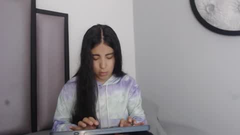   online show from November 2025 04:24:02 AM