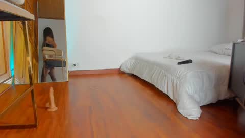 Hello my name is Lucy nice to meet you  thumb up is important for me kisses     online show from December 2024 11:18:02 PM