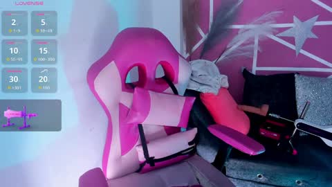 lucy_beatifull online show from May 2026 02:55:02 PM