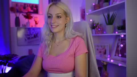 Cutie Lucy online show from August 2026 05:59:02 PM