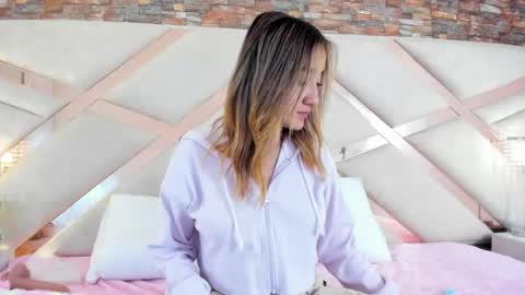 lucy_davies_ online show from April 2026 11:49:02 AM