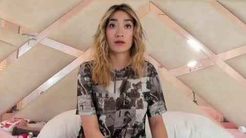 lucy_davies_ online show from May 2026 12:01:01 PM