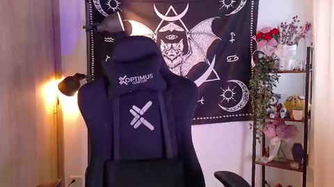 lucy meoww online show from February 2025 09:54:01 PM