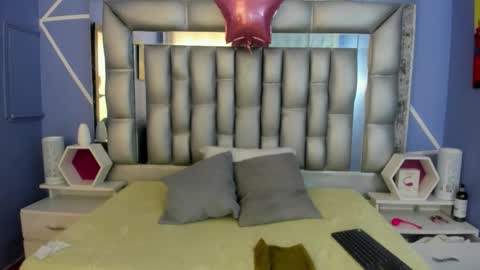 Snapshot of lucy_ny chatting on November 2025 02:17:01 PM SleepyAbuela online show from November 2025 02:17:01 PM