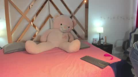 Snapshot of lucy_ny chatting on December 2025 02:03:01 PM SleepyAbuela online show from December 2025 02:03:01 PM