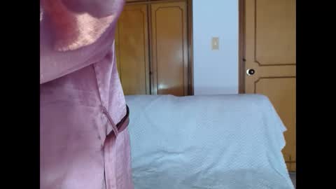 Snapshot of lucy_ny chatting on February 2026 01:21:01 PM SleepyAbuela online show from February 2026 01:21:01 PM