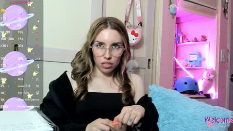 Snapshot of lucy_s3x chatting on February 2025 03:21:02 AM Lulu online show from February 2025 03:21:02 AM