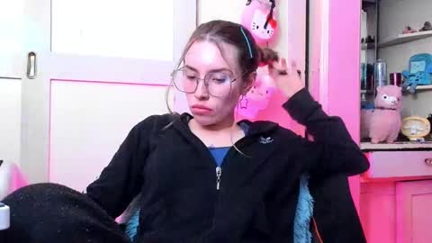 Snapshot of lucy_s3x chatting on September 2025 12:23:01 AM Lulu online show from September 2025 12:23:01 AM