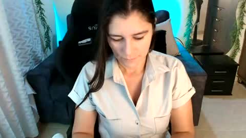 Snapshot of lucyli_ chatting on July 2026 10:53:01 AM LUCY online show from July 2026 10:53:01 AM