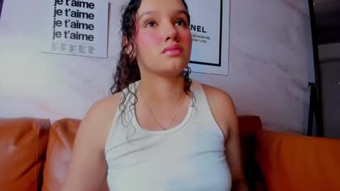 Snapshot of lucylovelyy1 chatting on February 2025 01:36:01 AM Lucy online show from February 2025 01:36:01 AM