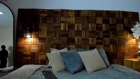 Lucy Liiu online show from February 2026 08:05:01 PM