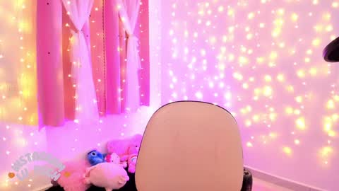 LUCYY FROM HOME  online show from January 2025 03:00:02 AM