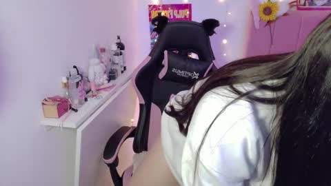 LUCYY FROM HOME  online show from March 2026 01:32:01 AM