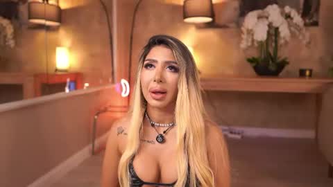 Snapshot of lucyyrosse chatting on July 2026 08:19:02 AM LucyRose online show from July 2026 08:19:02 AM