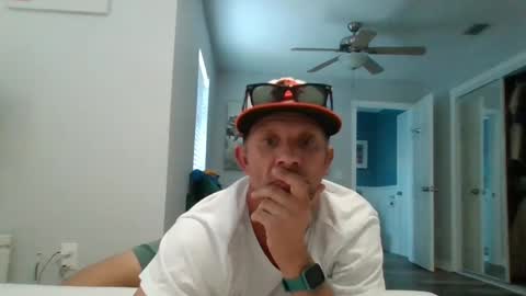 luiggii0904 online show from December 2024 09:17:02 PM