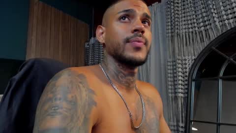 Snapshot of luigi1_ chatting on December 2024 04:12:01 AM Luigi Vitale online show from December 2024 04:12:01 AM