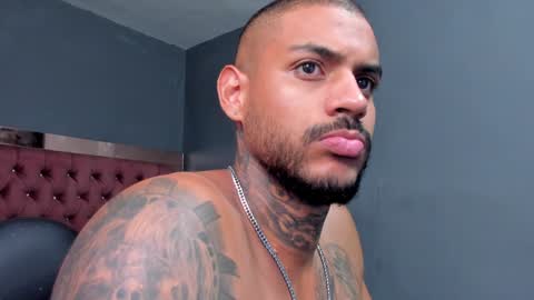 Snapshot of luigi1_ chatting on December 2024 10:30:01 PM Luigi Vitale online show from December 2024 10:30:01 PM