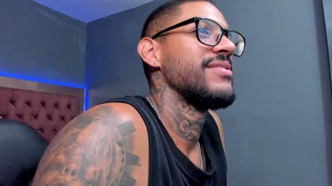 Snapshot of luigi1_ chatting on February 2025 06:56:02 AM Luigi Vitale online show from February 2025 06:56:02 AM