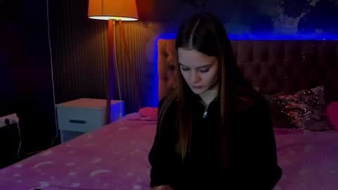 LuisaClover online show from November 2025 12:53:02 PM