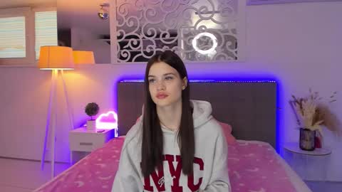 LuisaClover online show from January 2026 01:05:02 PM