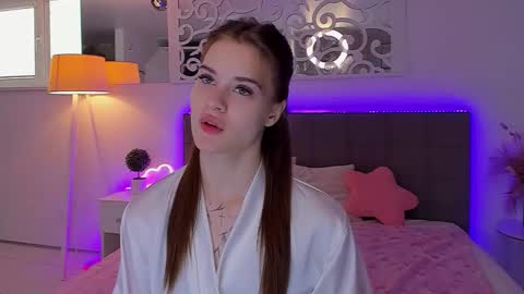 LuisaClover online show from April 2026 12:32:01 PM