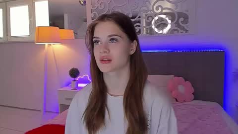 LuisaClover online show from May 2026 12:21:01 PM