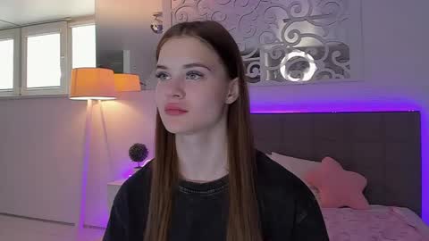 LuisaClover online show from May 2026 12:21:01 PM