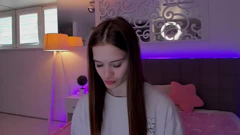 LuisaClover online show from May 2026 12:24:01 PM