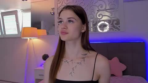 LuisaClover online show from May 2026 12:23:02 PM