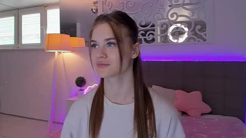 LuisaClover online show from May 2026 01:15:02 PM