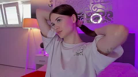 LuisaClover online show from May 2026 12:24:02 PM