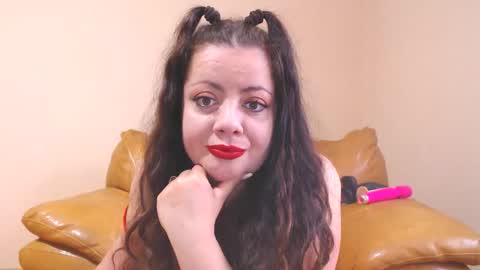 Cassie online show from November 2025 12:31:02 PM