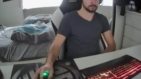 Snapshot of lukasschoetz chatting on February 2025 12:50:01 PM lukasschoetz online show from February 2025 12:50:01 PM