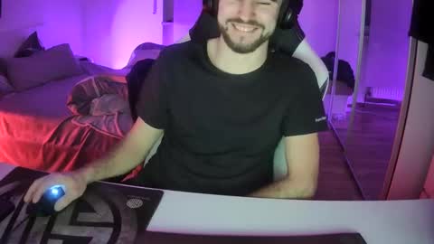 Snapshot of lukasschoetz chatting on February 2025 07:28:01 PM lukasschoetz online show from February 2025 07:28:01 PM