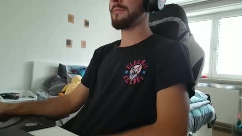 Snapshot of lukasschoetz chatting on September 2025 01:49:01 PM lukasschoetz online show from September 2025 01:49:01 PM