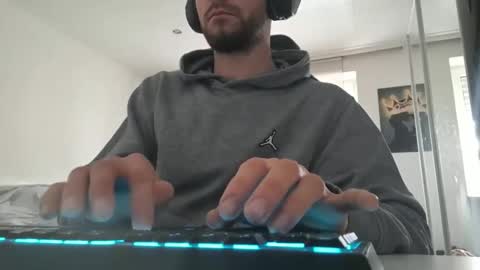 Snapshot of lukasschoetz chatting on December 2025 10:53:01 AM lukasschoetz online show from December 2025 10:53:01 AM