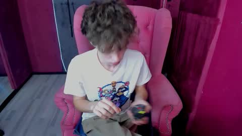 Snapshot of luke_sweet chatting on November 2025 11:45:01 AM Luke online show from November 2025 11:45:01 AM