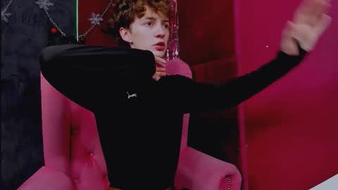 Snapshot of luke_sweet chatting on December 2025 11:47:01 AM Luke online show from December 2025 11:47:01 AM