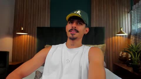 Snapshot of lukeetaylor_ chatting on November 2025 04:39:02 PM Luke Taylor online show from November 2025 04:39:02 PM