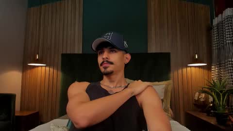 Snapshot of lukeetaylor_ chatting on December 2025 11:04:01 AM Luke Taylor online show from December 2025 11:04:01 AM